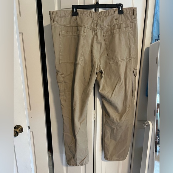 Wrangler Tan Cargo Pants with Relaxed Fit - Picture 2 of 3